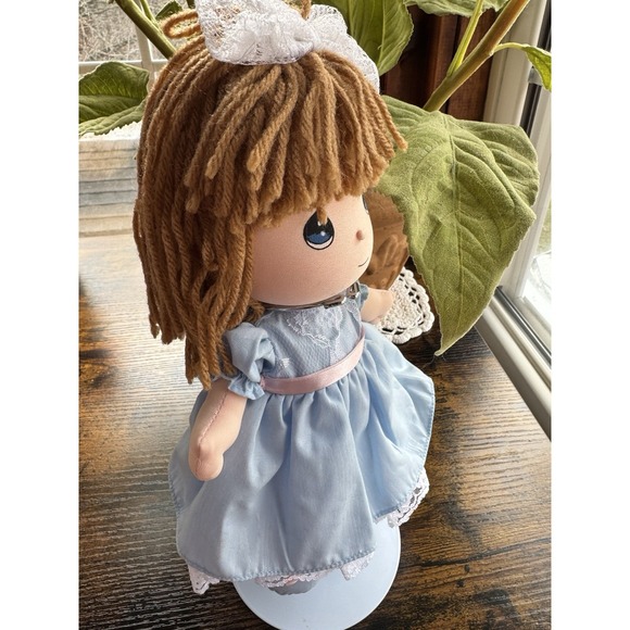 Precious Moments Dolls Of The Month January By Applause 10" with Stand - Picture 8 of 9